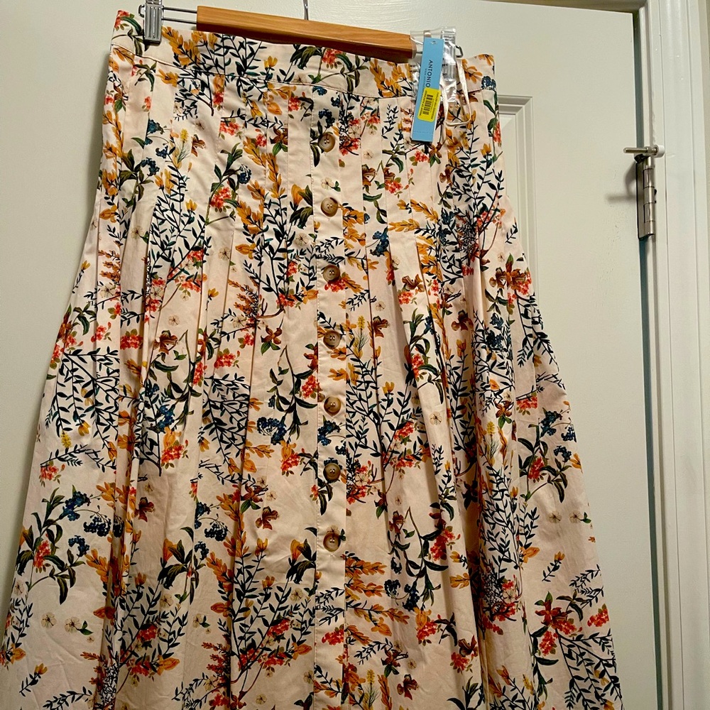Beautiful floral midi skirt